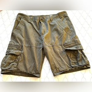 Mustway Cargo Shorts Mens Size - 40 nice Dark Green color